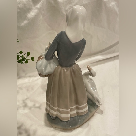 Retired Lladró “Shepherdess with Ducks”Porcelain Figurine. Shepherd Collection. - Picture 7 of 12